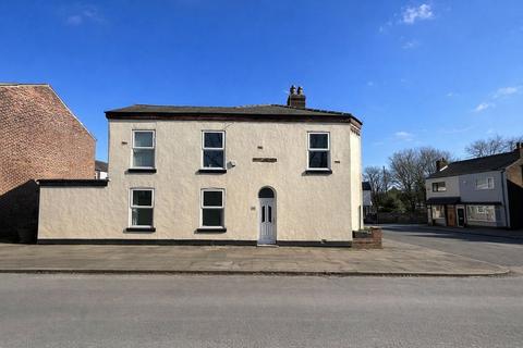 3 bed property, in Hazelhurst Road, £250,000
