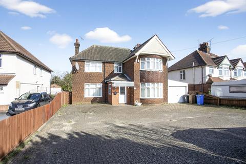 3 bed property, in Felixstowe Road, £520,000