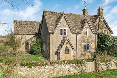 5 bed property, in Nesley, £880,000