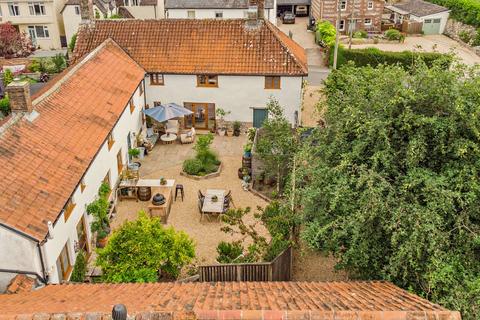 5 bed property, in High Street, £950,000