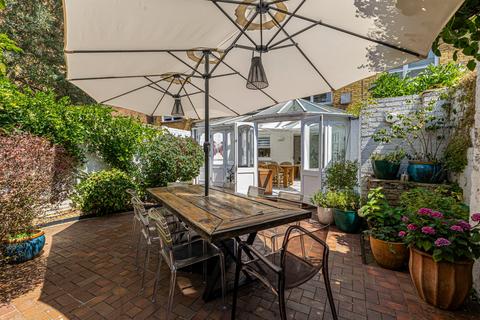 4 bed property, in Burlington Road, £1,600,000