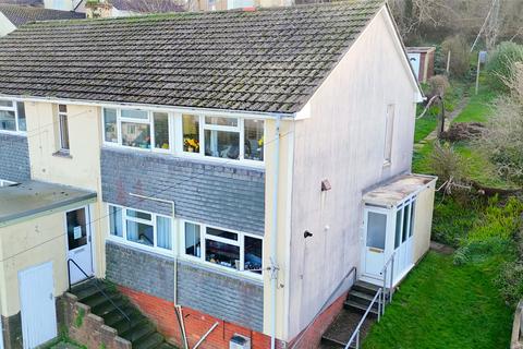 1 bed property, in Queens Avenue, £140,000