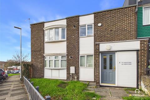 2 bed property, in Hertford, £75,000