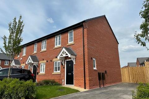 3 bed property, in Wynter Close, £200,000