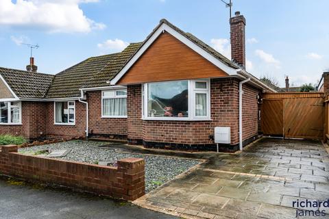 2 bed property, in Banbury Close, £310,000