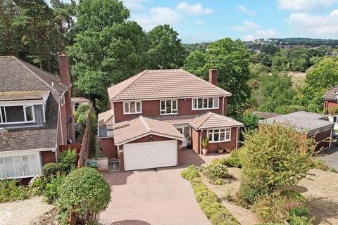 4 bed property, in Hampton Grove, £875,000