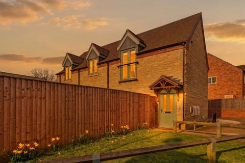 2 bed property, in The Willows, £230,000