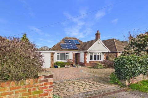 3 bed property, in Hawthorn Road, £300,000