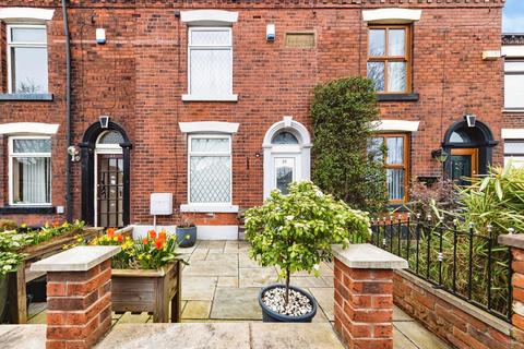 2 bed property, in Bardsley Vale Avenue, £185,000