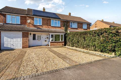 4 bed property, in Alexander Road, £525,000