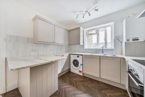 2 bed property, in Park View Road, £300,000