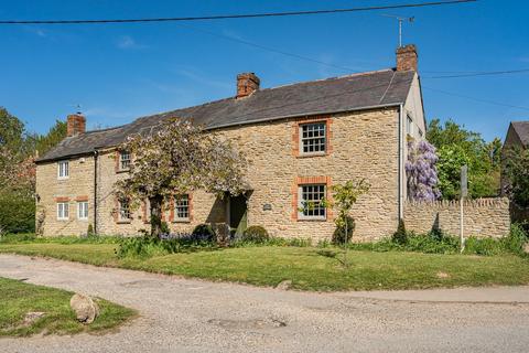 4 bed property, in Lower End, £1,000,000