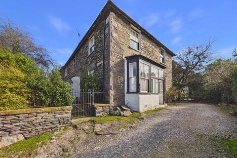 2 bed property, in 12 Holly Terrace, £275,000