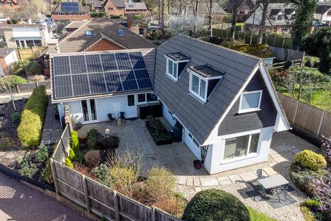 4 bed property, in Firsmead, £500,000