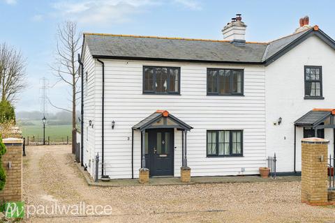 3 bed property, in Aimes Green, £650,000
