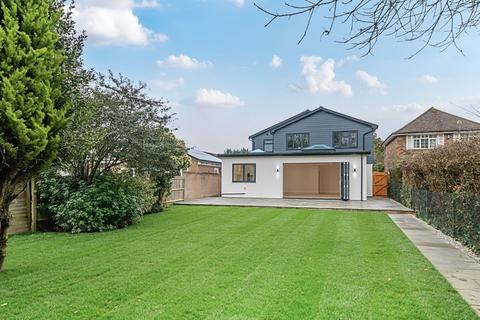 5 bed property, in Wigmore Road, £850,000