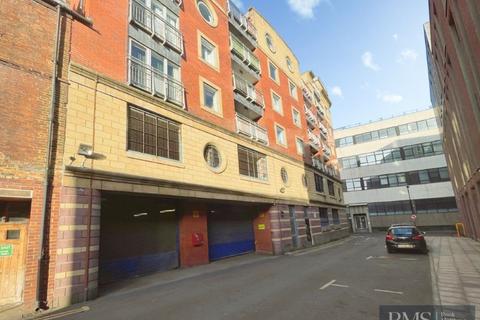 2 bed property, in Parish View, £100,000