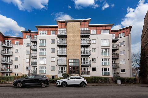 2 bed property, in Brunswick Road, £265,000