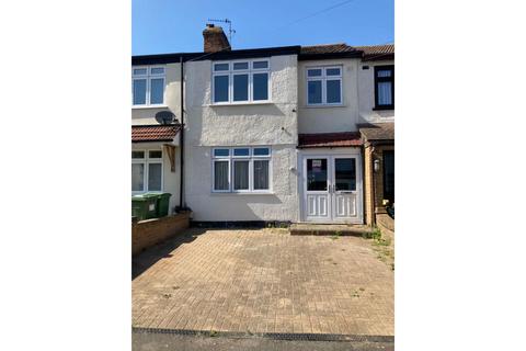 3 bed property, in Laburnum Avenue, £450,000