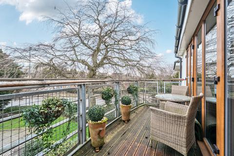 3 bed property, in Harrogate Road, £300,000