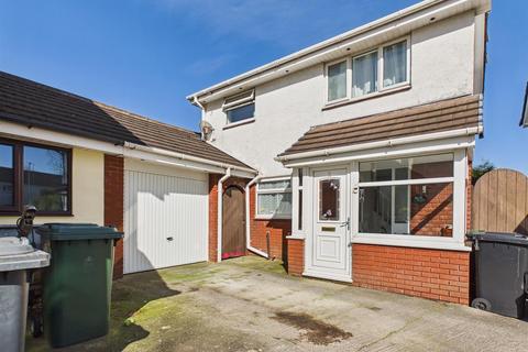 3 bed property, in Crake Bank, £225,000