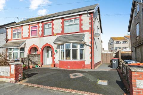 6 bed property, in Beach Road, £150,000