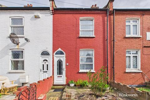 3 bed property, in Woodheyes Road, £450,000