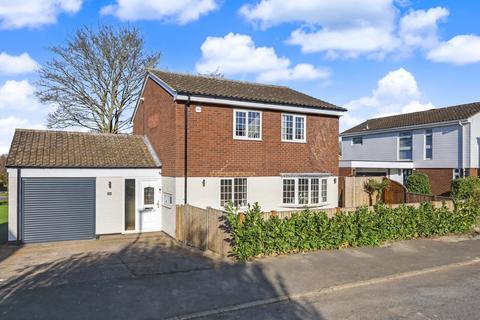 4 bed property, in Blackmore, £675,000