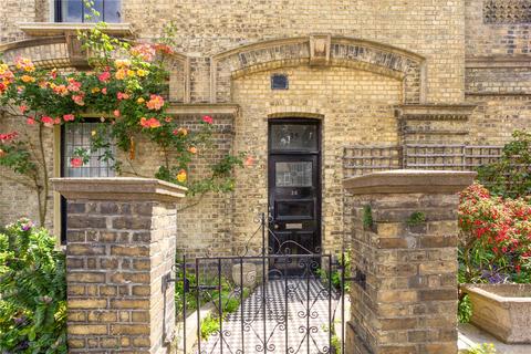 3 bed property, in Third Avenue, £650,000