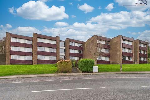 2 bed property, in Lunesdale Court, £125,000
