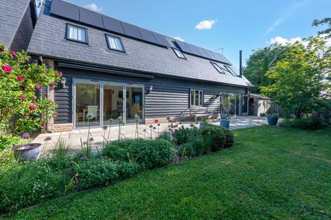 3 bed property, in St. James Court, £925,000