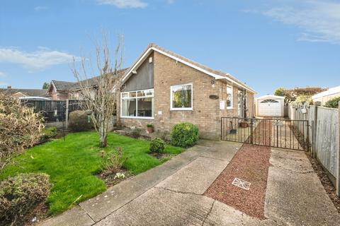2 bed property, in Southfields Close, £210,000