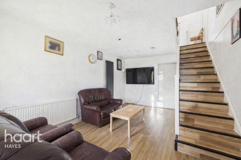 2 bed property, in Abbey Close, £400,000