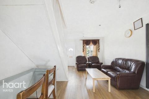 2 bed property, in Abbey Close, £400,000