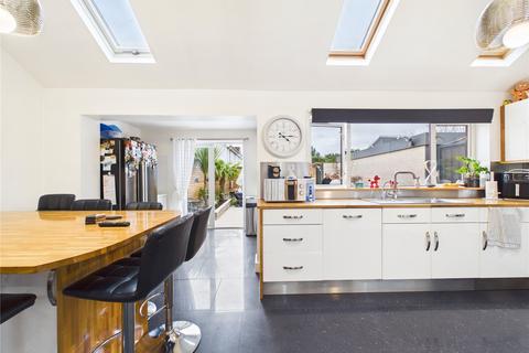 3 bed property, in Wells Road, £475,000
