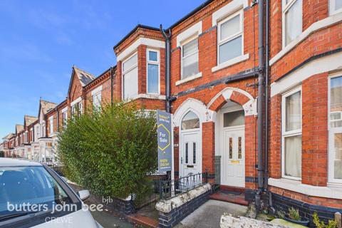 3 bed property, in Walthall Street, £117,000