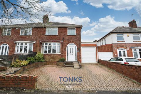 3 bed property, in Willowsbrook Road, £315,000