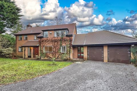 5 bed property, in Nantaderyn, £850,000