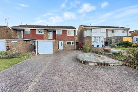 3 bed property, in Thrale Way, £350,000