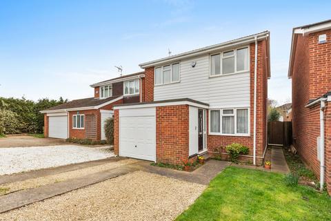 3 bed property, in Cromwell Avenue, £450,000