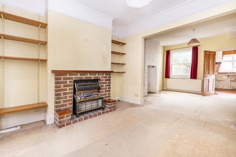2 bed property, in Somerset Gardens, £650,000