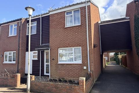 4 bed property, in Admirals Walk, £270,000