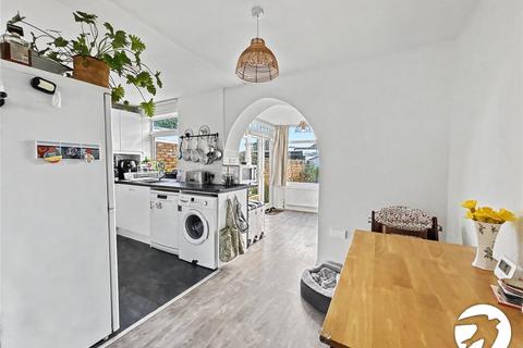 3 bed property, in Rosebery Avenue, £425,000