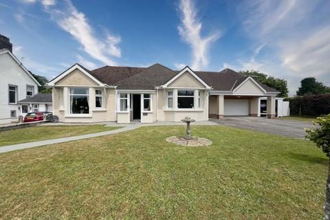 4 bed property, in Oaklands, £575,000