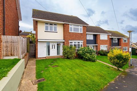 4 bed property, in Admirals Walk, £340,000