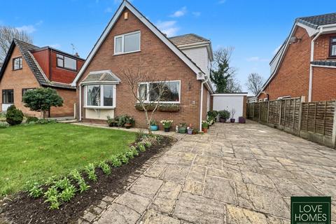 2 bed property, in Ronwood Close, £365,000