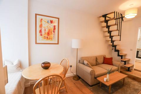 2 bed property, in King Street, £79,000