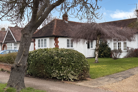 3 bed property, in Redhoods Way West, £525,000