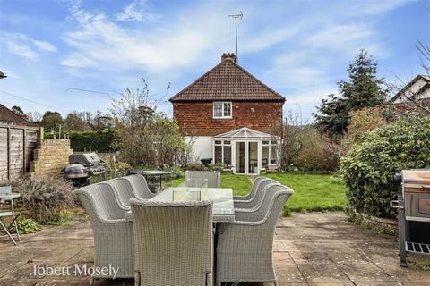 2 bed property, in Station Road, £425,000