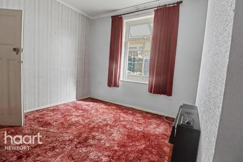 3 bed property, in Brynglas Road, £185,000